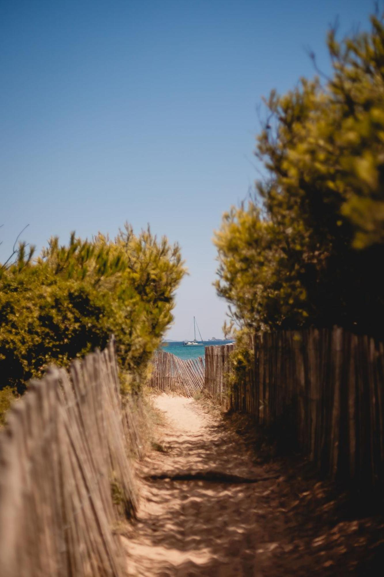Salines Hotel Hyeres Bagian luar foto